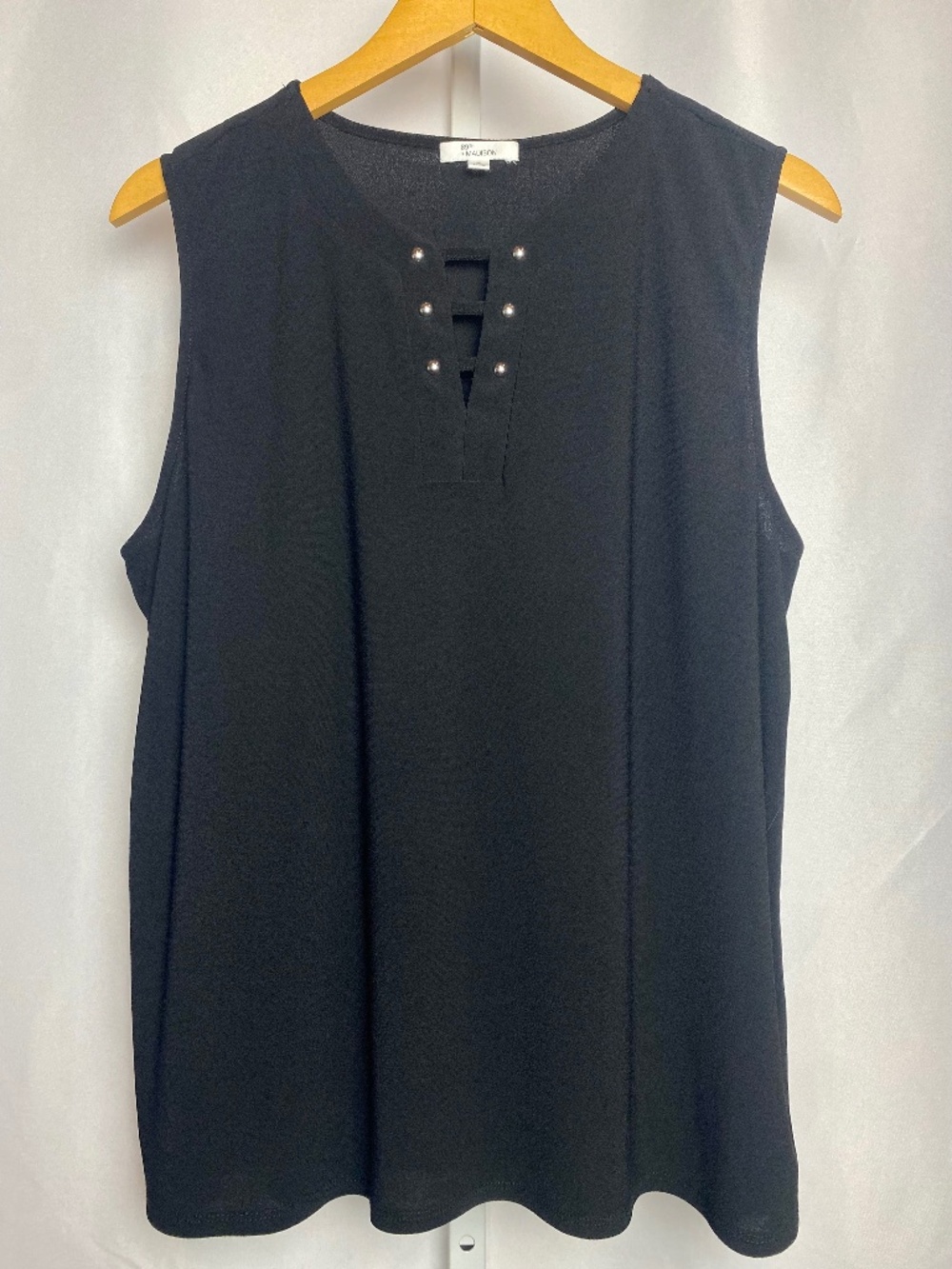 89th & Madison Womenʻs Sleeveless Black Metal Studded Accent Neckline Blouse XL